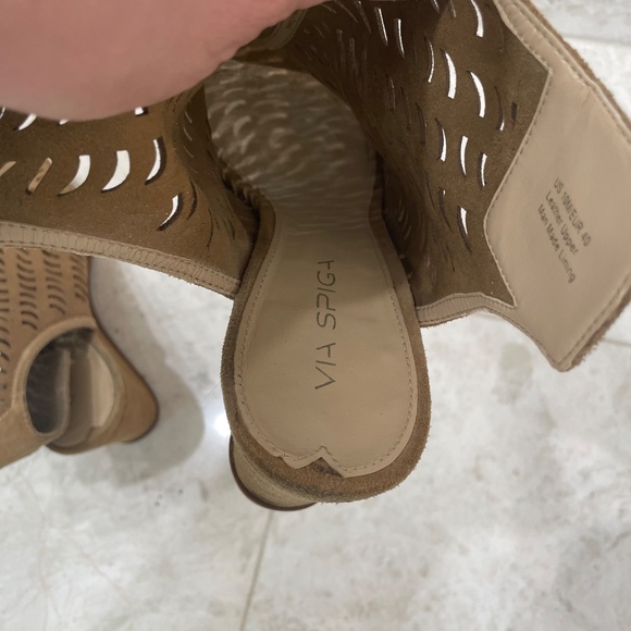VIA SPIGA {10} Tan Wedge Shoes Peep Toe Laser Cut-out Design - Picture 14 of 14
